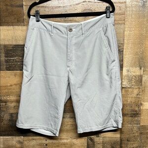 Buckle Standard Fit Gray Chino Shorts Men's‎ Size 32 Outseam 24